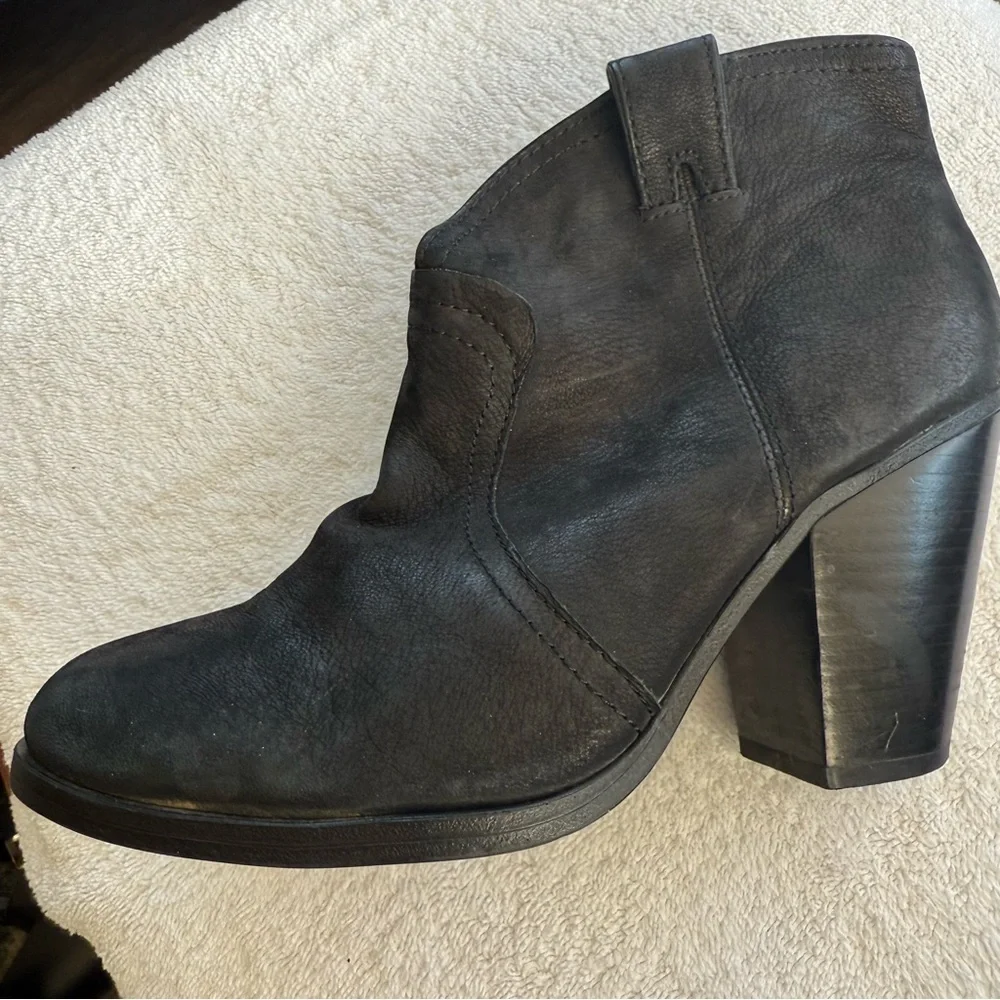 Vince Camuto Hillsy Black Suede Leather Ankle Boots Size 8.5